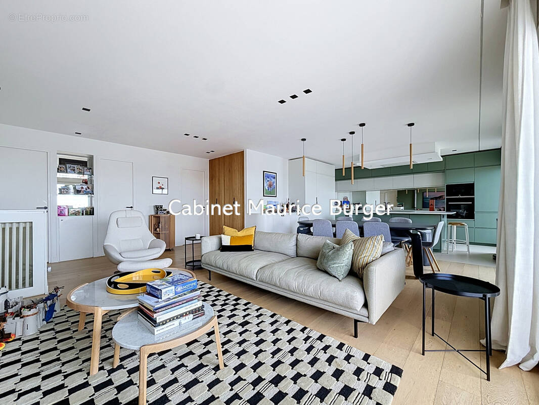 Appartement à PARIS-16E