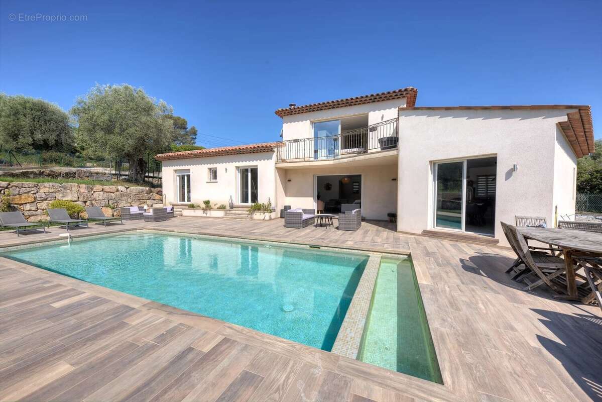 Maison à ROQUEFORT-LES-PINS