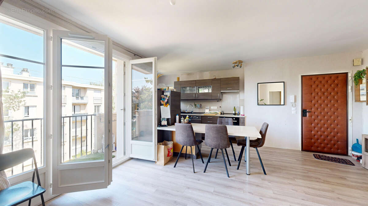 Les clayes sous bois, appartement avec balcon, cave et parking. - photo 2