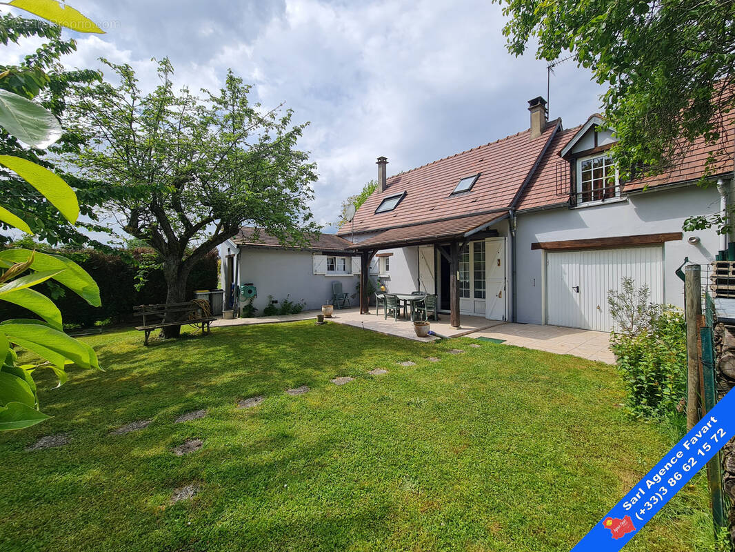 Maison à LA CELLE-SAINT-CYR