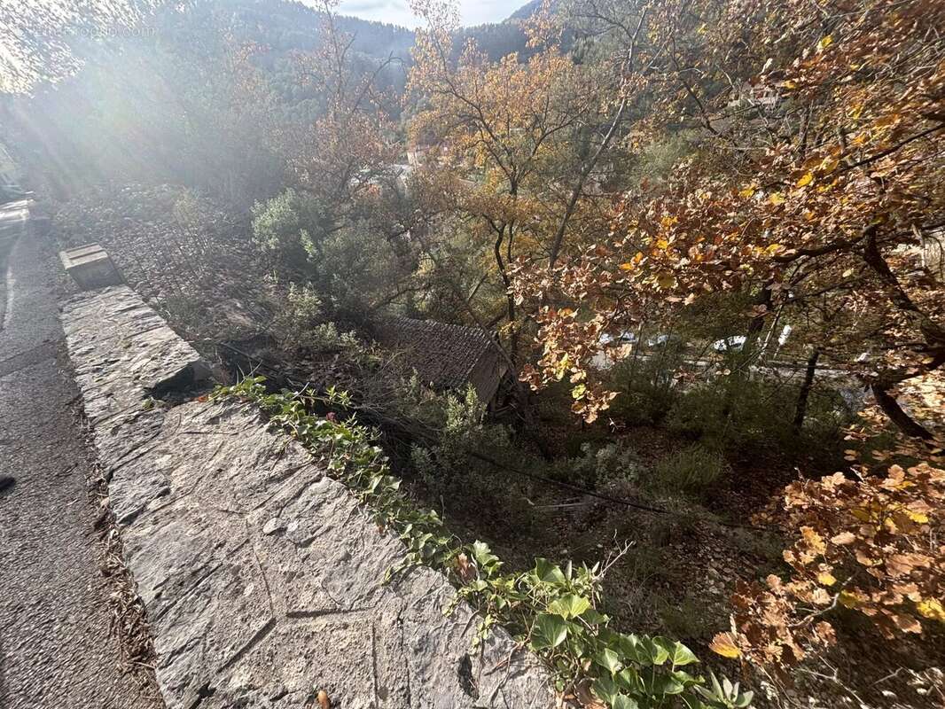 Terrain à TOURRETTE-LEVENS