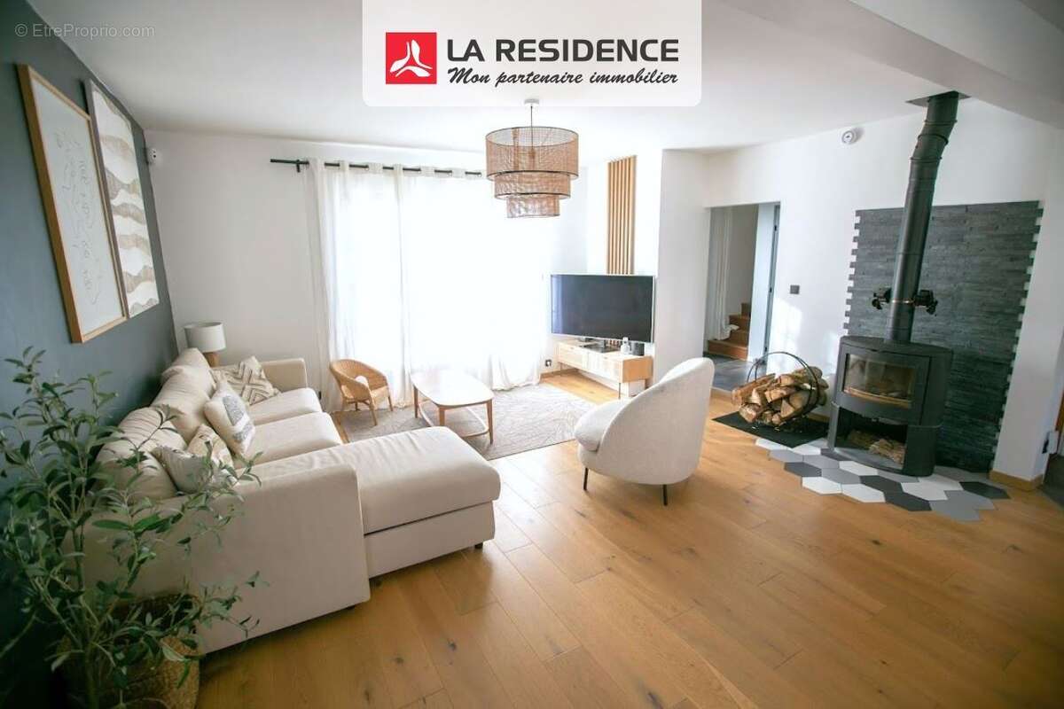 Maison à LES CLAYES-SOUS-BOIS