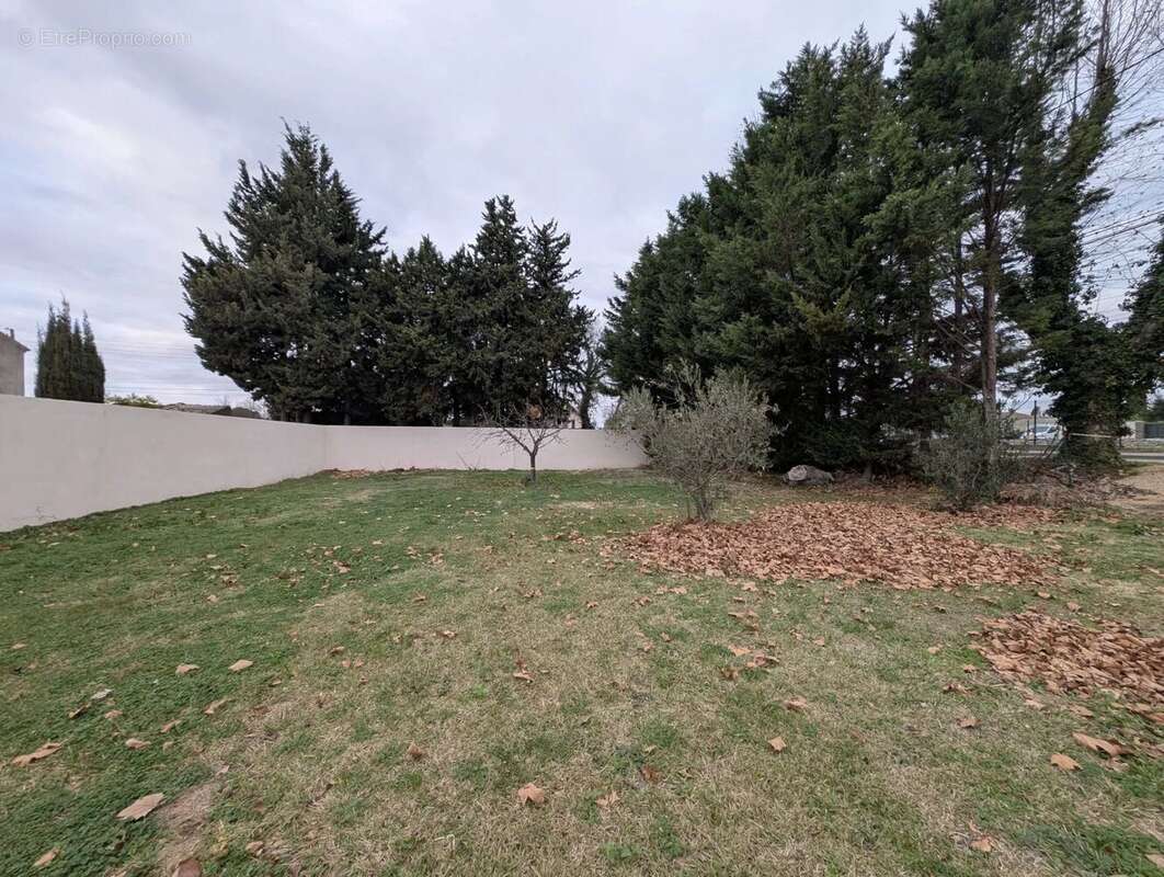 Terrain à SALON-DE-PROVENCE