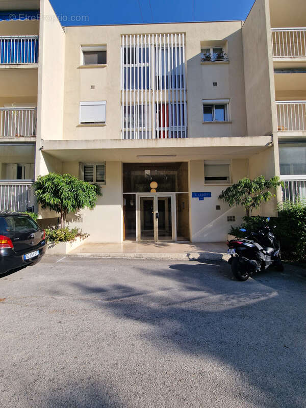À acheter à Toulon : grand appartement avec terrasse - photo 9