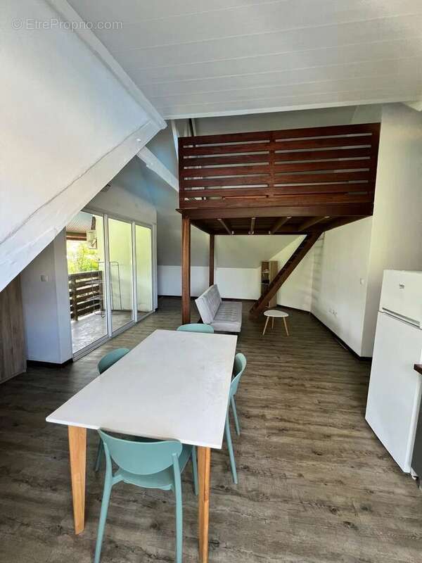 Appartement à REMIRE-MONTJOLY