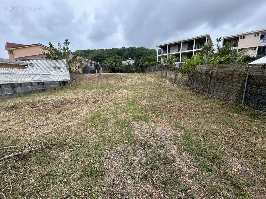 Terrain à LE VAUCLIN