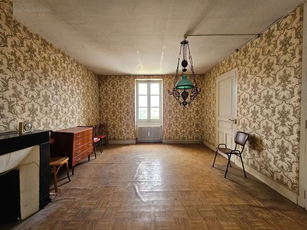 Maison 210 m² à Dommartin  - photo 9