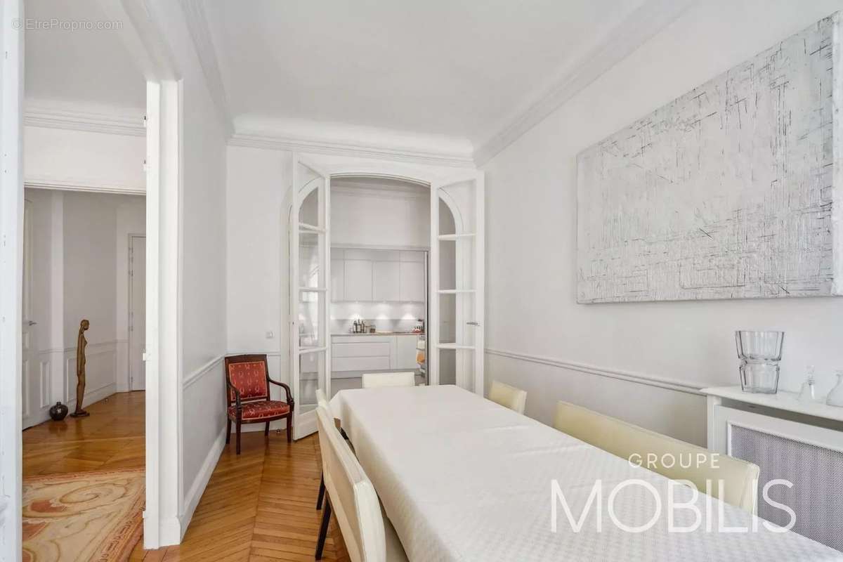 Appartement à PARIS-17E