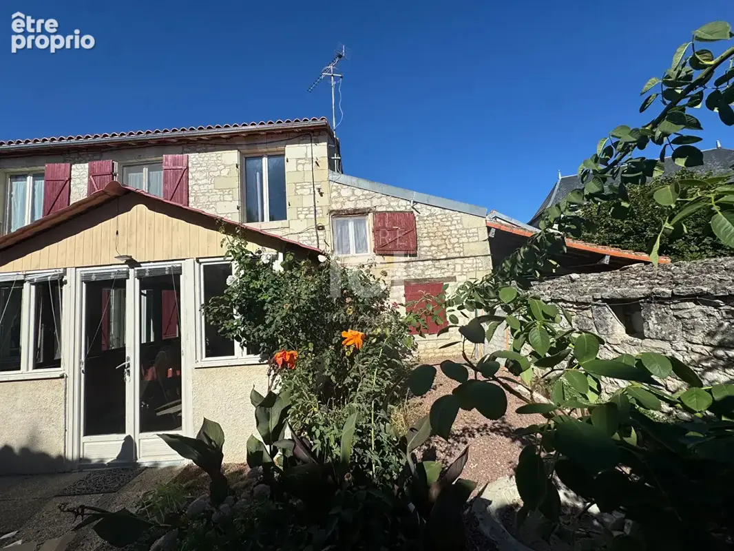 Entre Fontevraud et Loudun, maison en pierre avec dépendances - photo 14