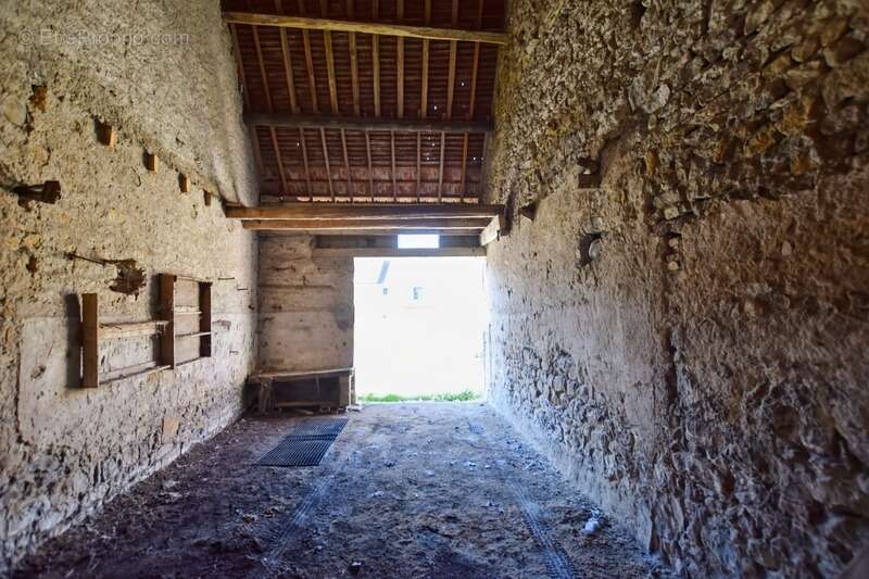 Maison à SAINT-SERNIN-DU-PLAIN