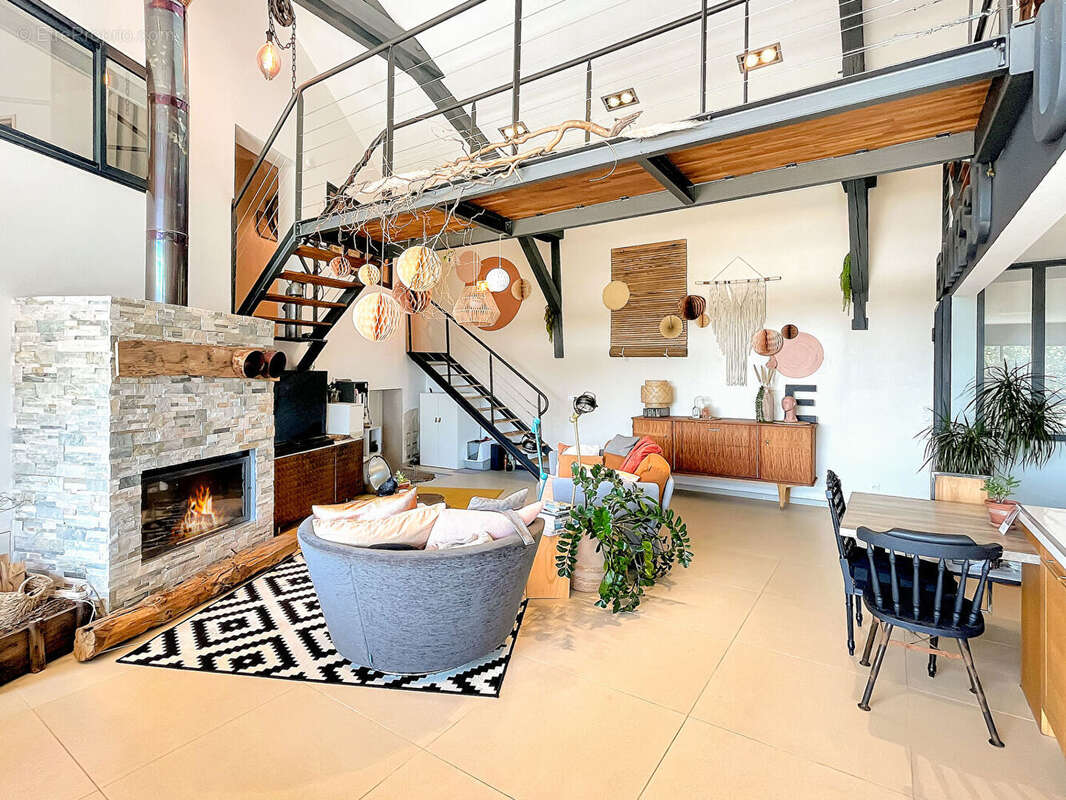 Appartement à SAINT-ANDEOL-LE-CHATEAU