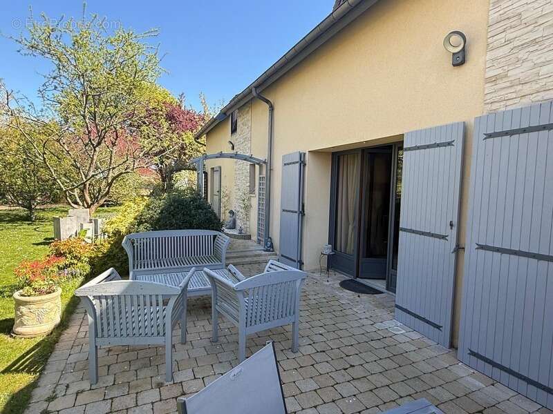 Maison à vendre 6 pièces  (78) - 4 chambres - garage indépendant - jardin - terrasse - dépendance - photo 3