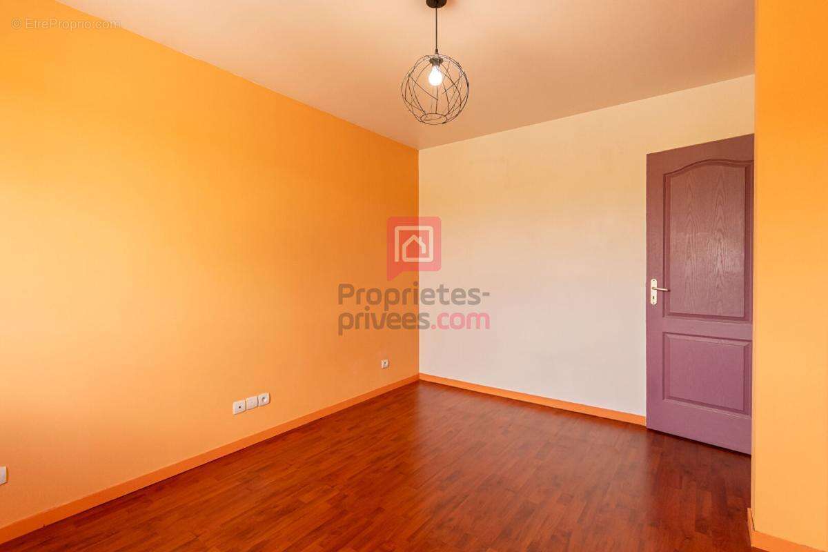 MAREUIL-LÈS-MEAUX  Maison récente 4 chambres avec jardin de 600 m² - photo 9
