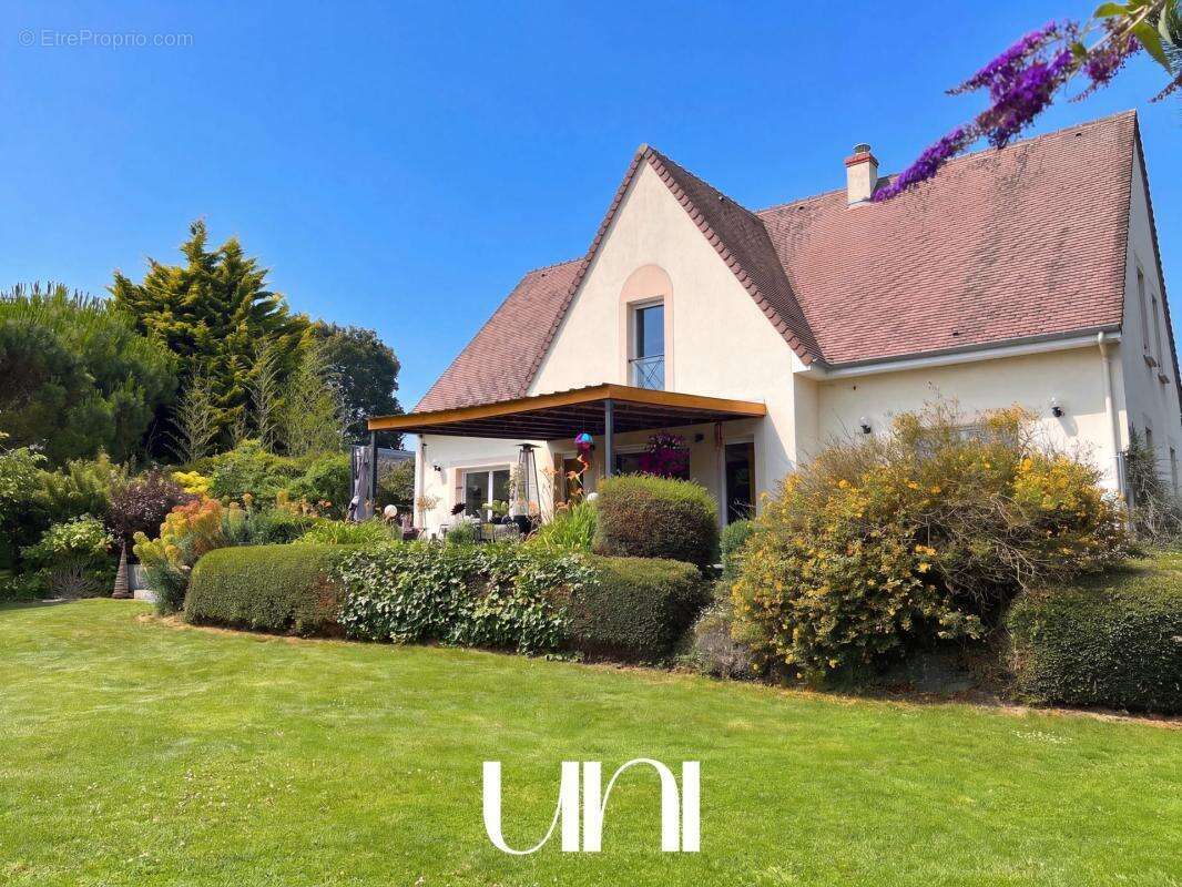 Maison à SAINT-OUEN-DU-MESNIL-OGER