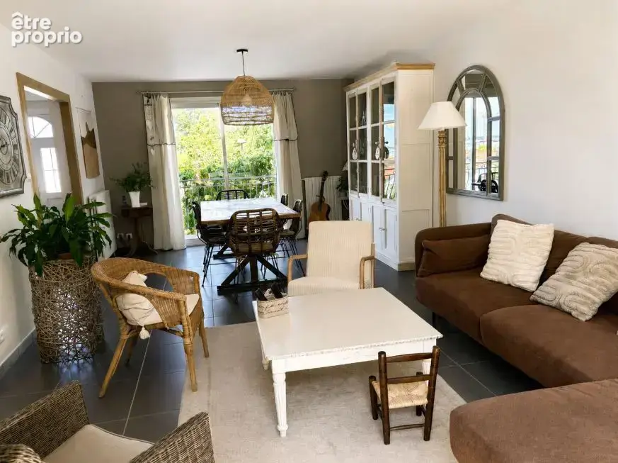 Maison 140 m² à Saint-Quentin-Fallavier  - photo 2