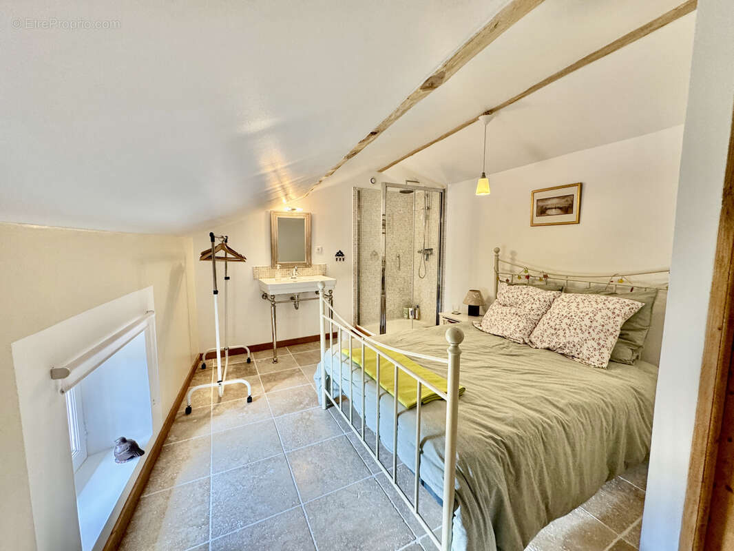 Maison à SAINT-VICTOR-LA-COSTE