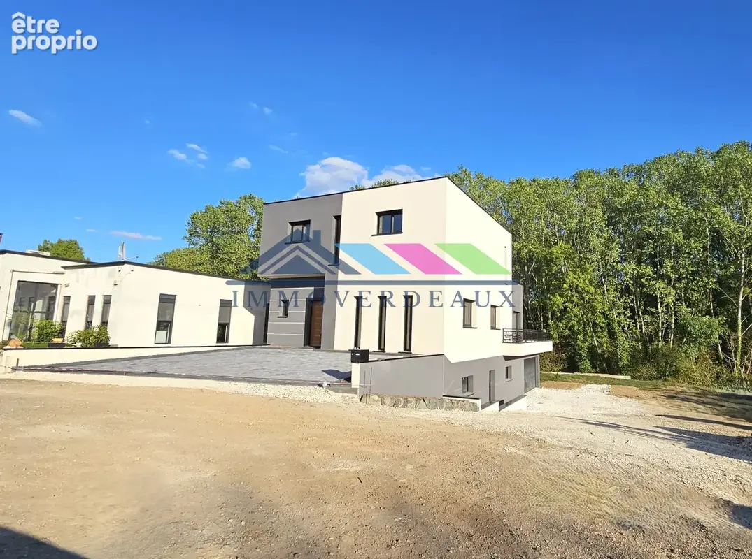 Maison 5 chambres / 2 terrasses / 2 garages - photo 16