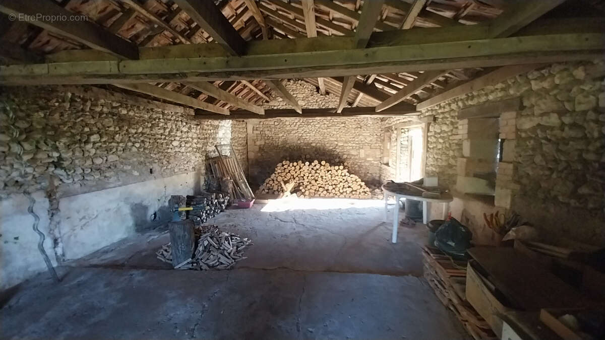 Maison à MILHAC-D'AUBEROCHE