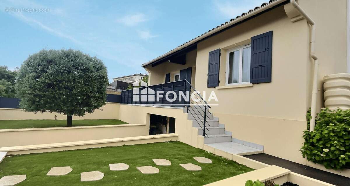 Maison à CONDRIEU