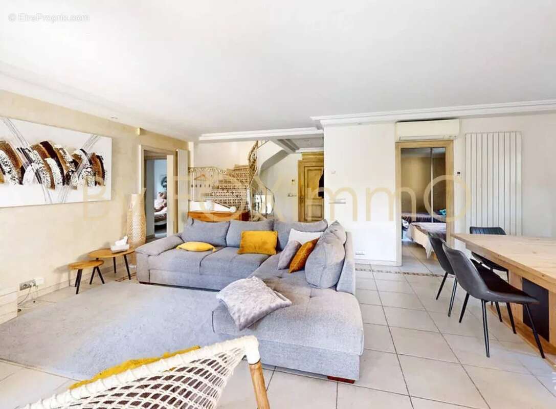 Antibes, Villa récente en parfait état, quartier résidentiel & calme absolu, proximité au centre et axes routiers, belle prestat - photo 5