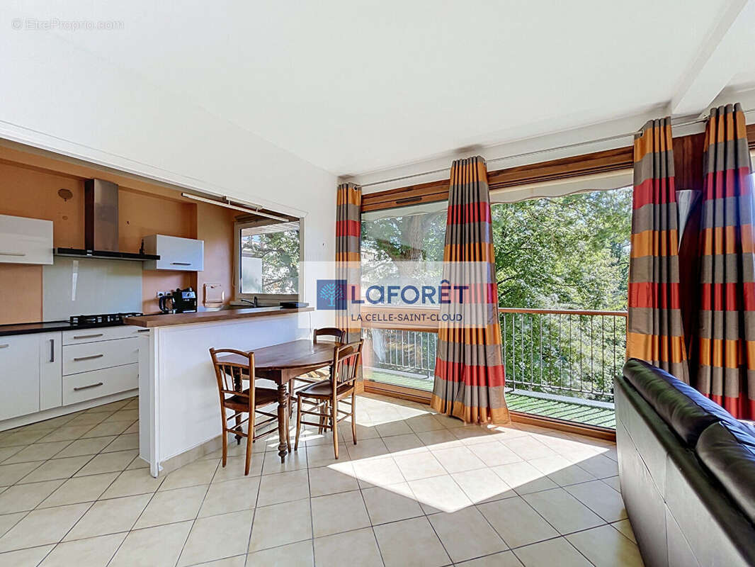 Appartement à LA CELLE-SAINT-CLOUD