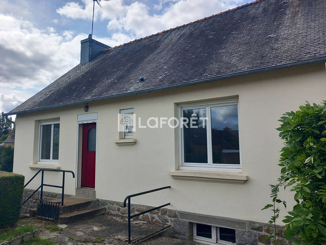 Maison à PLOUMAGOAR