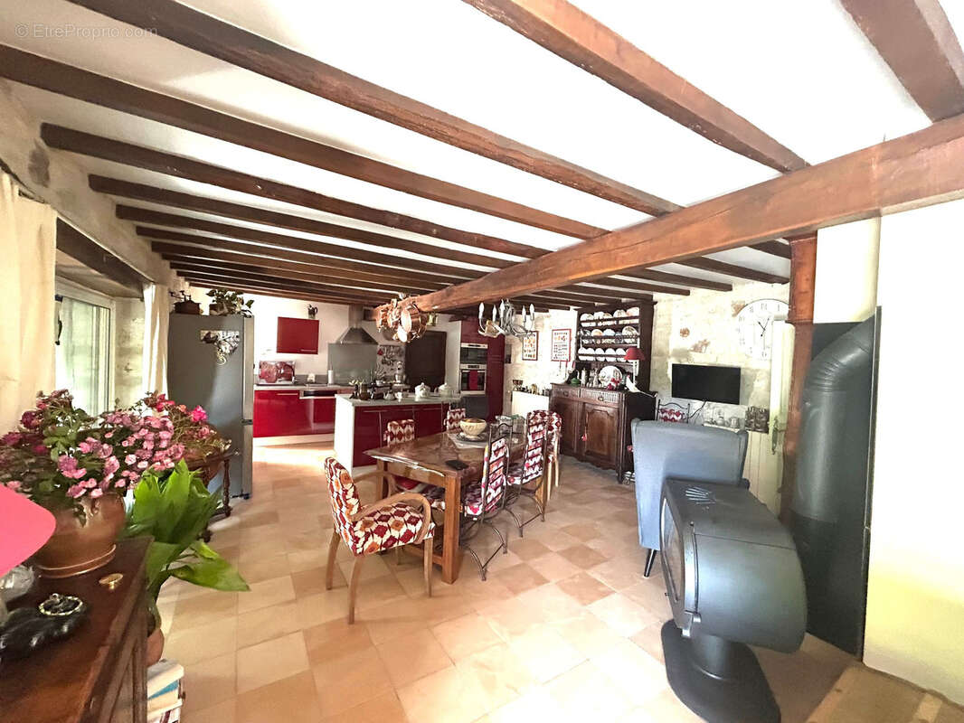 Maison à PEYRILLAC-ET-MILLAC