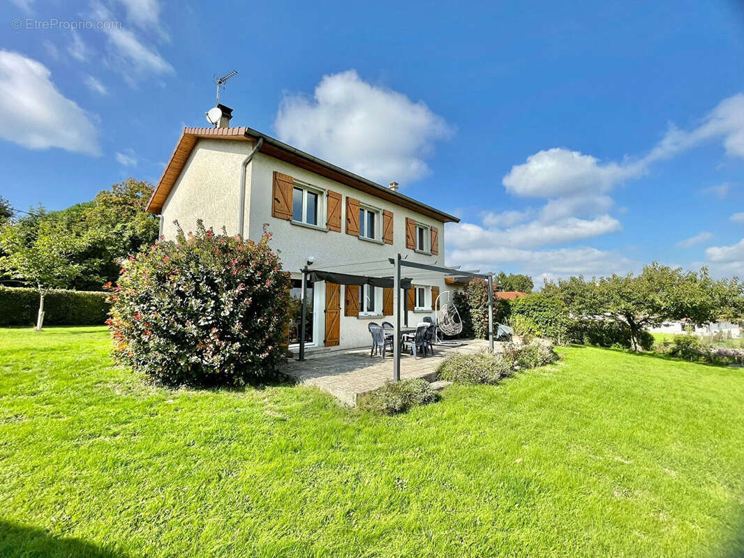 Maison à LES EPARRES