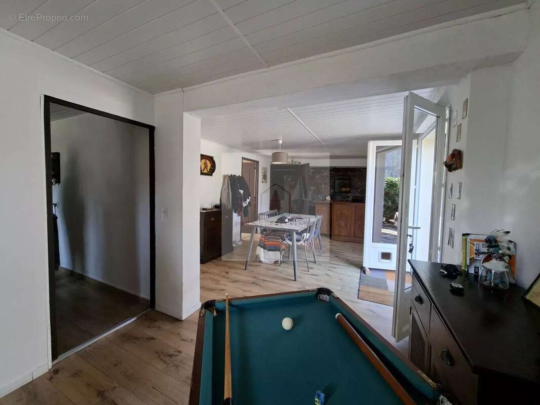 Commerce à LE COLLET-DE-DEZE