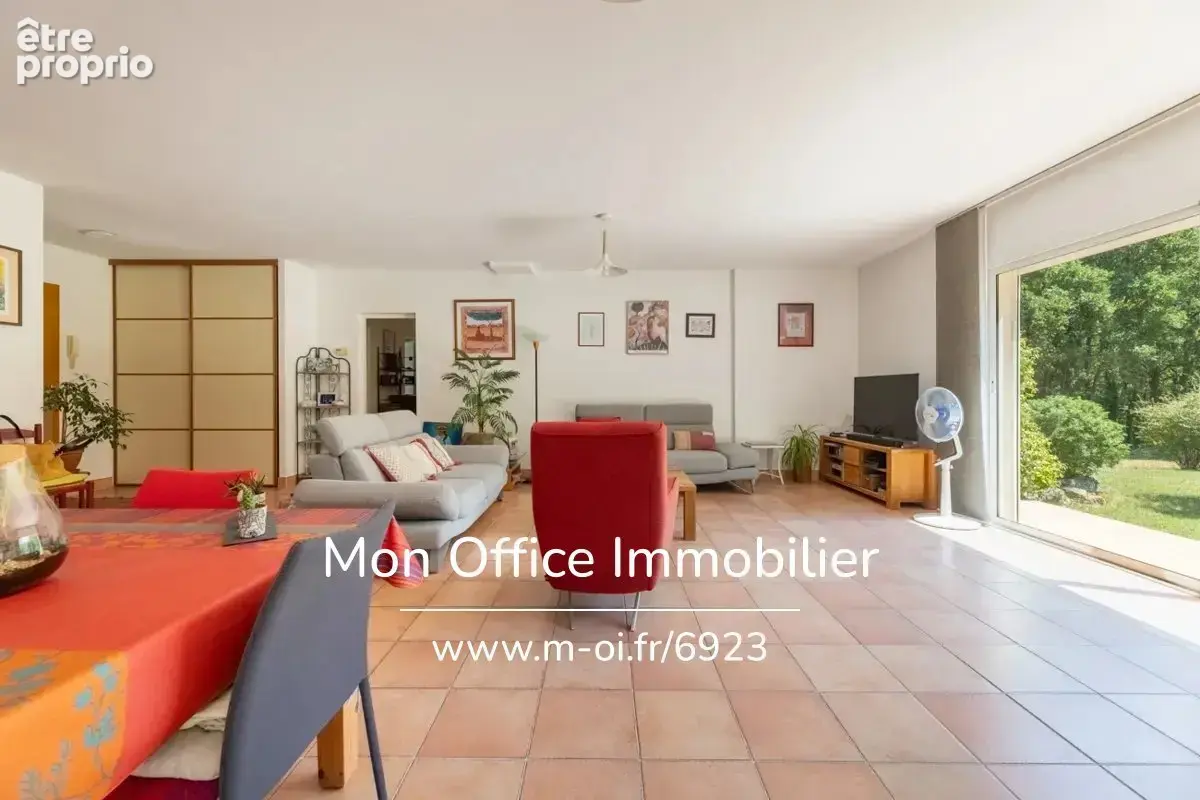 Référence : 6923-EBE. - Maison de plain-pied 120 m² sur 4 000 m² de terrain – Un havre de paix aux portes d’Aix-en-Provence - photo 14