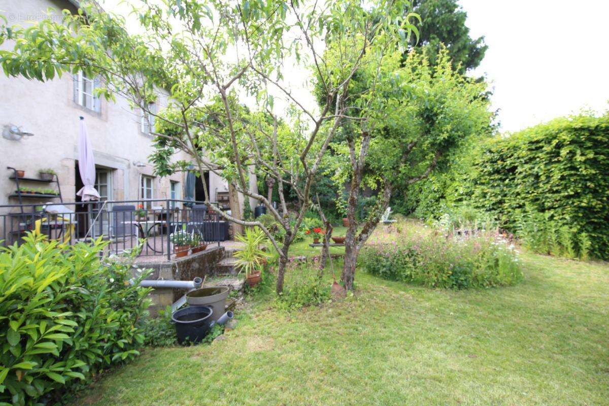 Maison à LAROCHEMILLAY