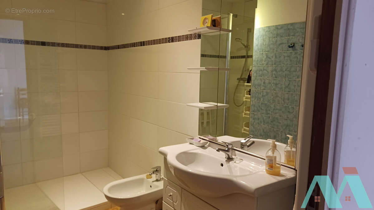 Appartement à SIGNES