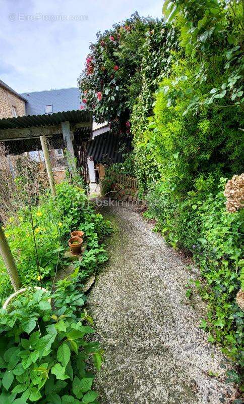 Maison à LE MESNIL-GILBERT