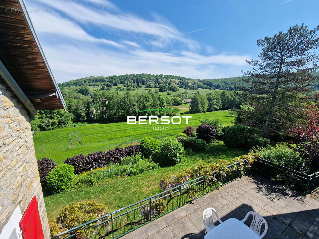 Maison à ROUGEMONTOT