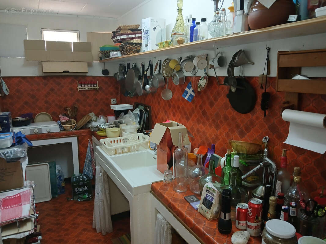 Villa sur 3 faces , 3 niveaux, 5 chambres , 2 bains, jardin , garage et parking. - photo 40