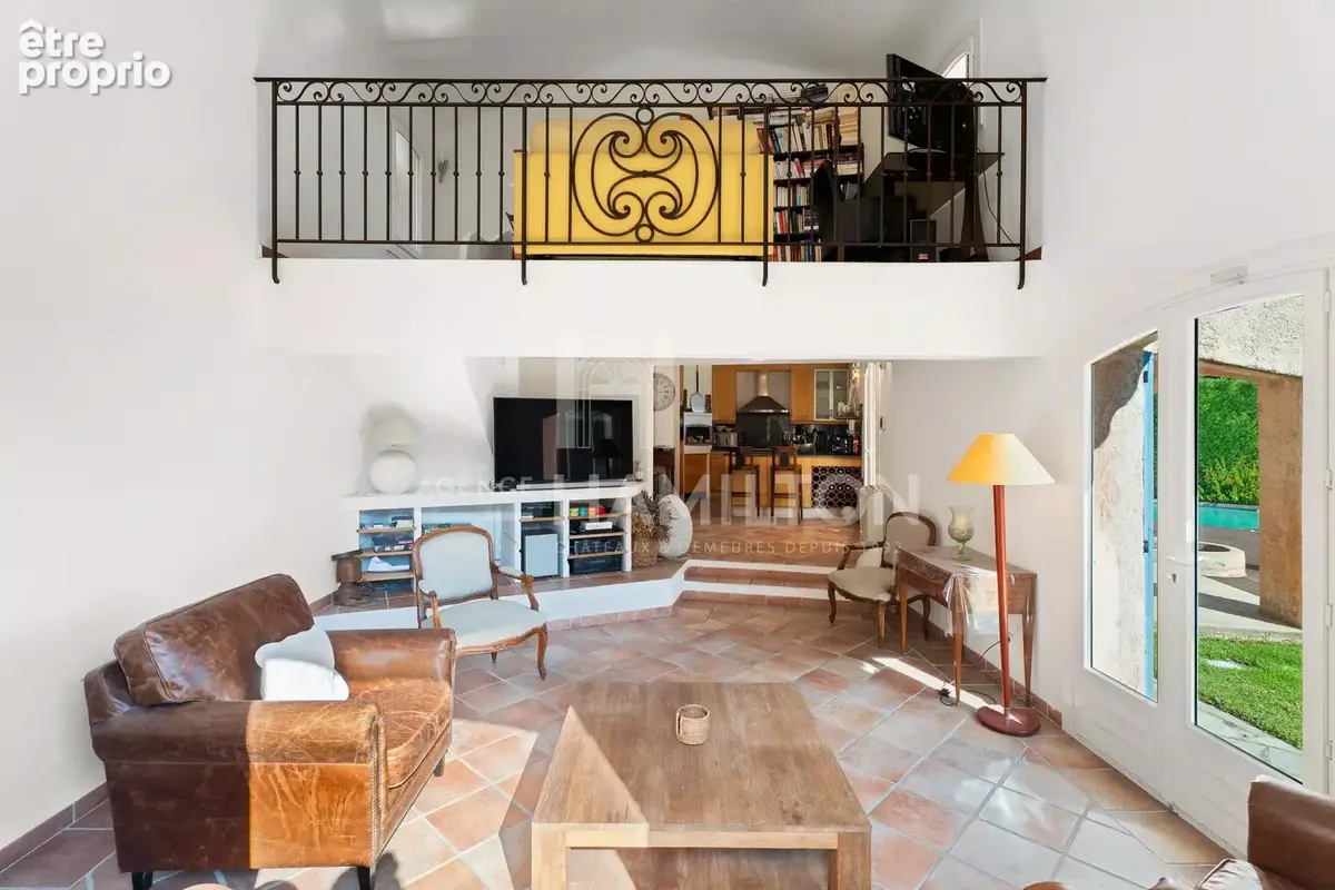 Villa à vendre proche de Valbonne avec vue mer, piscine et 5 chambres - photo 4