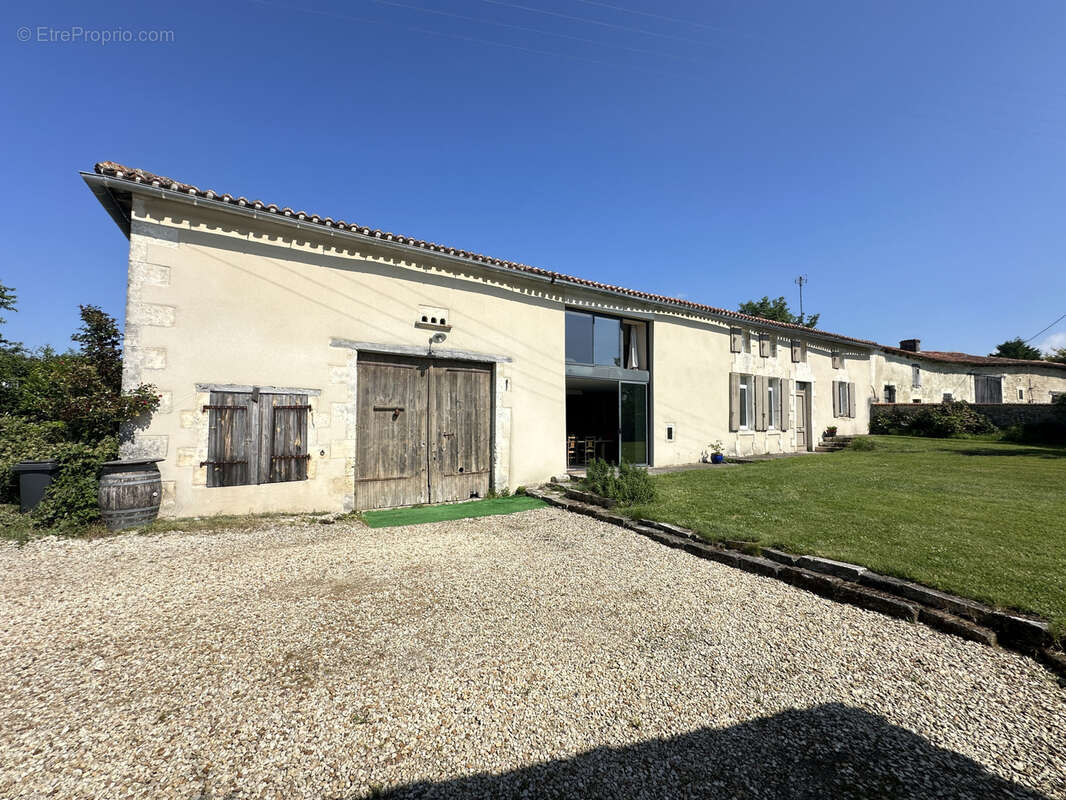 Maison à SALLES-DE-BARBEZIEUX