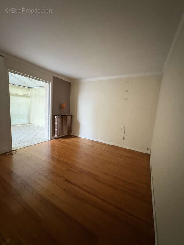 Maison à AMBRIERES-LES-VALLEES