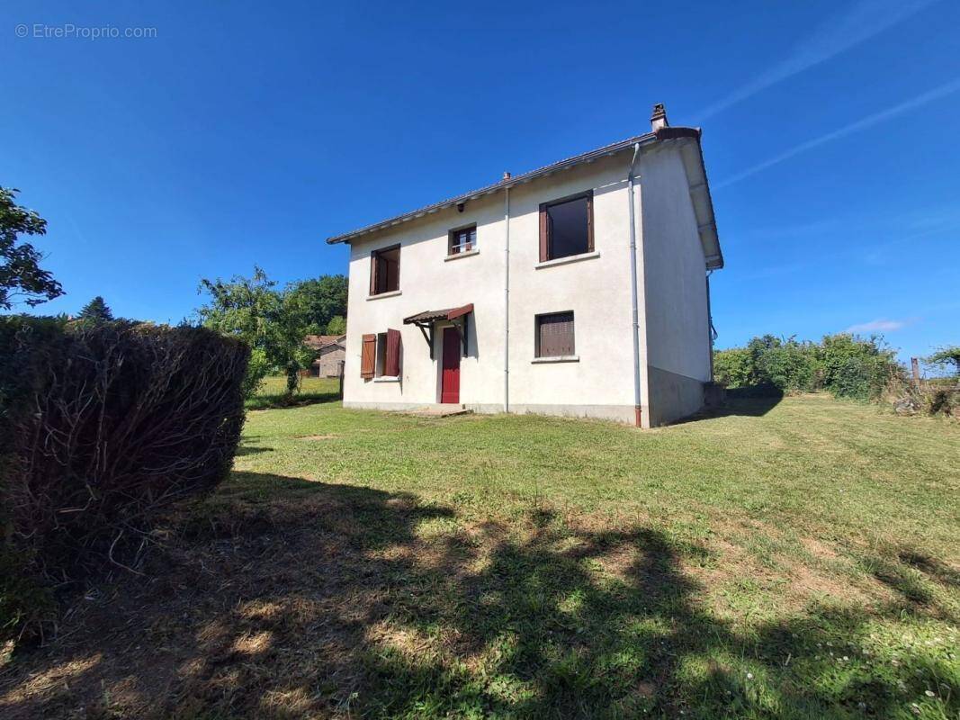 Maison à LE CHATENET-EN-DOGNON