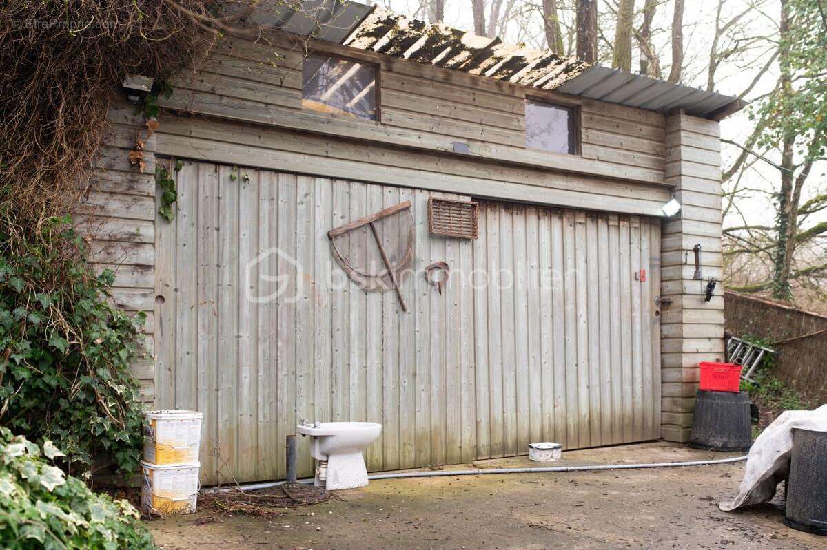 Maison à VILLAINES-LES-ROCHERS