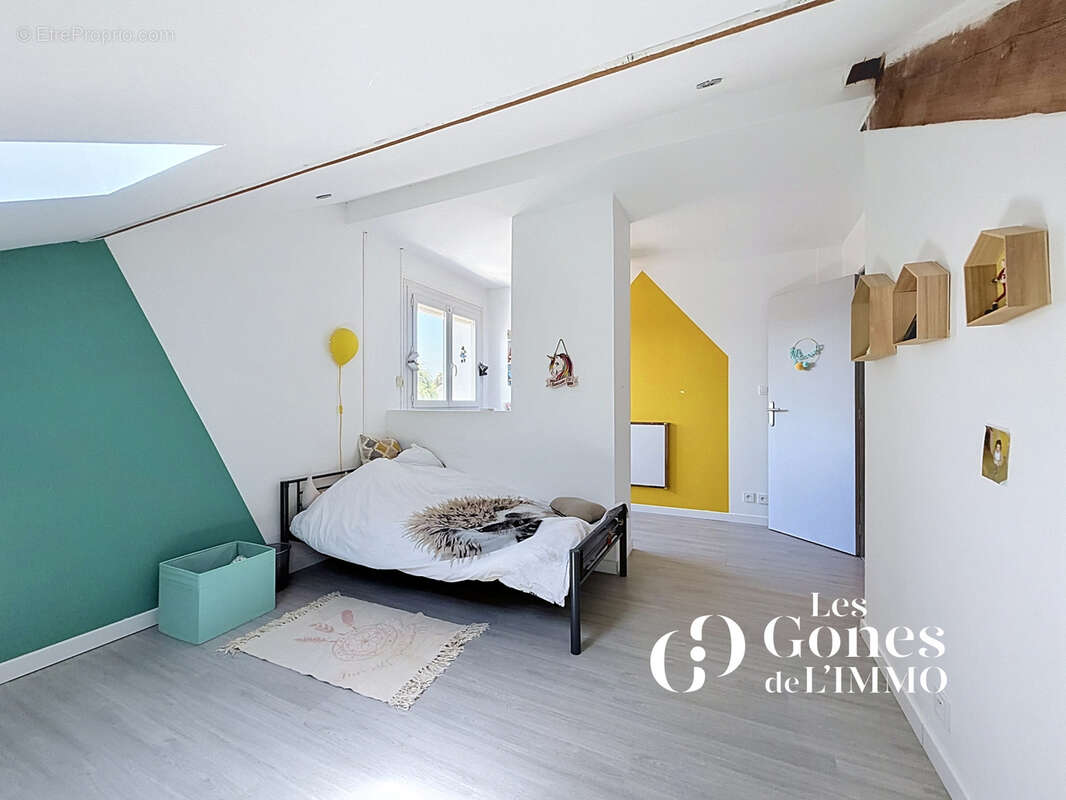 Craponne - villa 6 chambres - 287 m2 - jardin- garage - photo 10