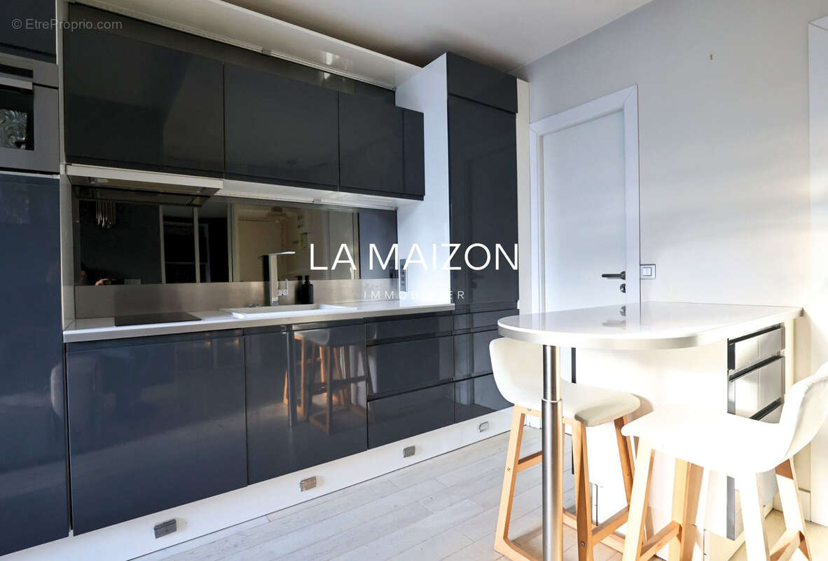 Appartement à PARIS-8E