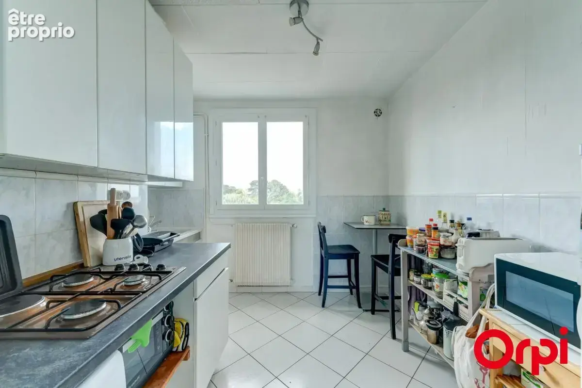 Appartement type T3/T4 vendu loué de plus de 63 m2 avec balcon à Bron Marne/Pagère - photo 7