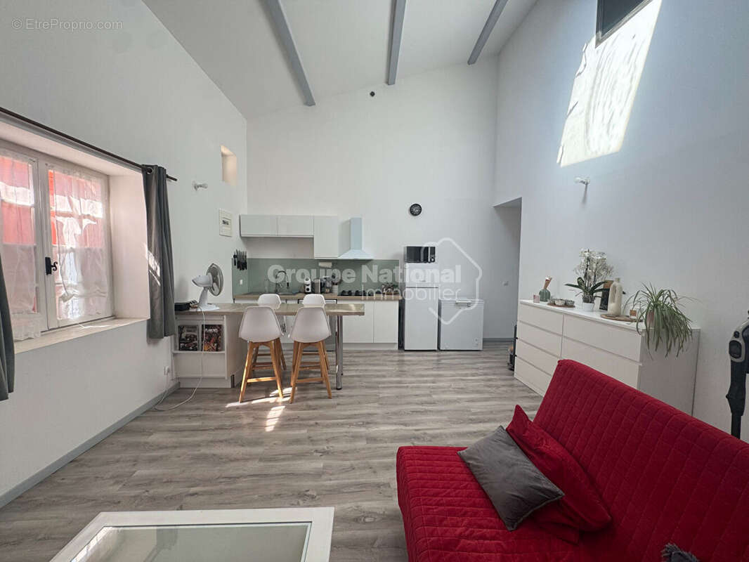 Maison de ville   découpée en 2 logements avec garage et cave - photo 7