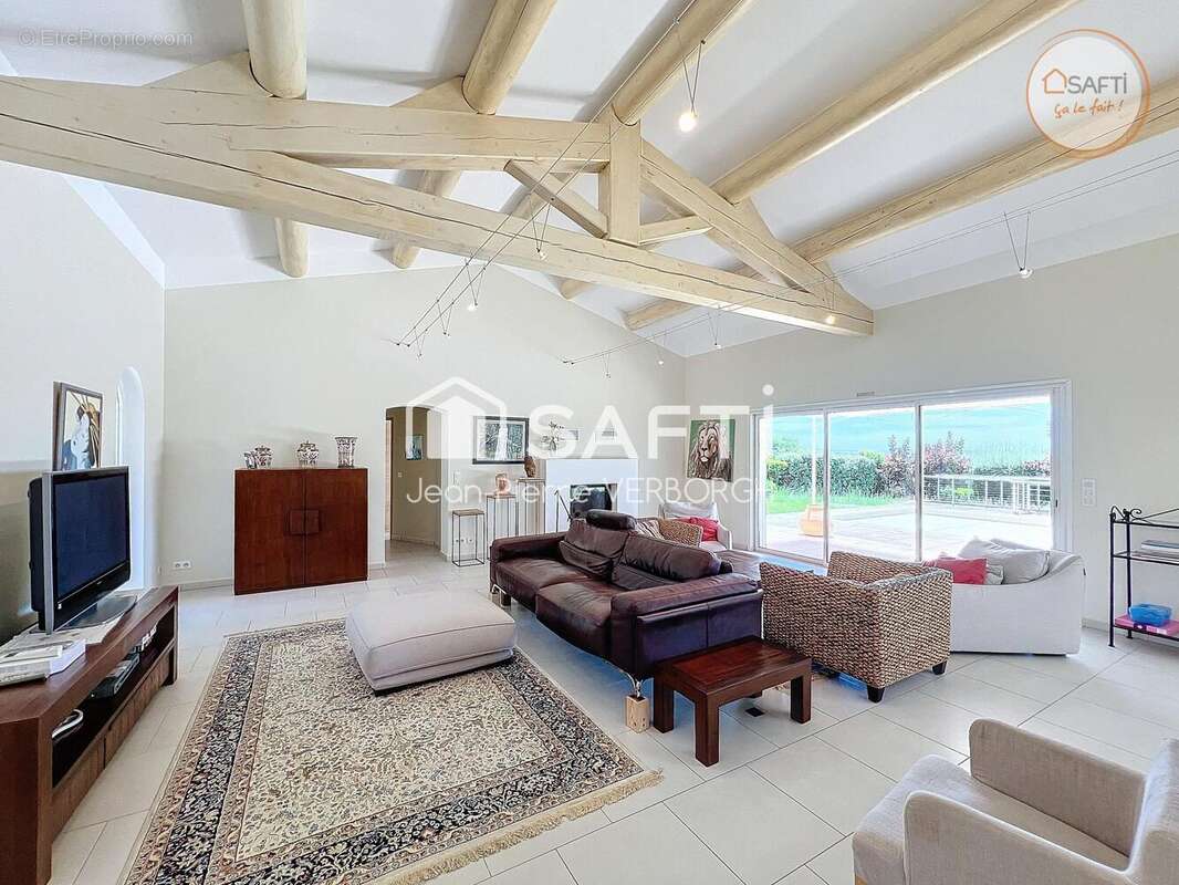 Maison 170 m² à Moissac-Bellevue  - photo 2