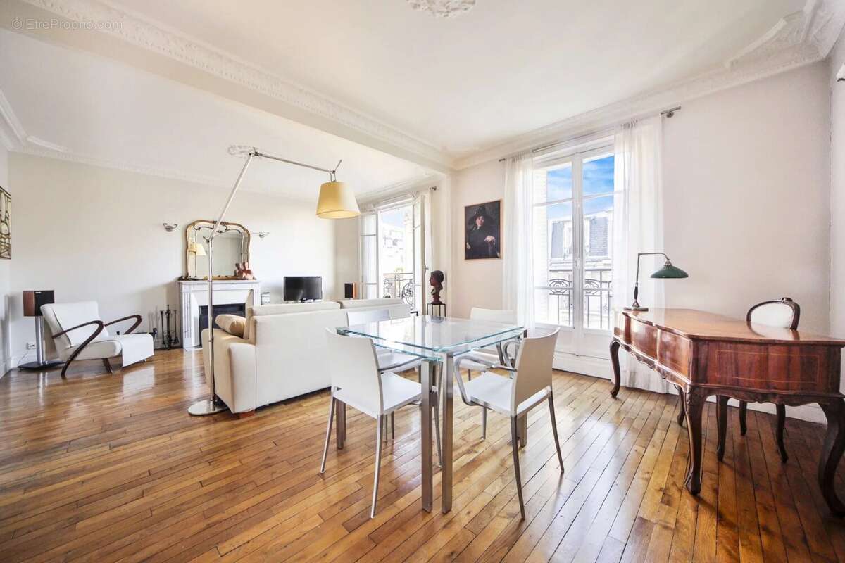 Appartement à PARIS-18E