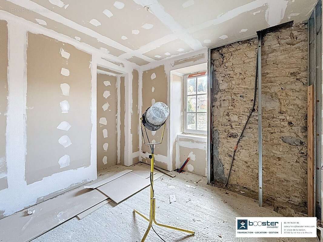 Maison à SAINT-YRIEIX-LA-PERCHE