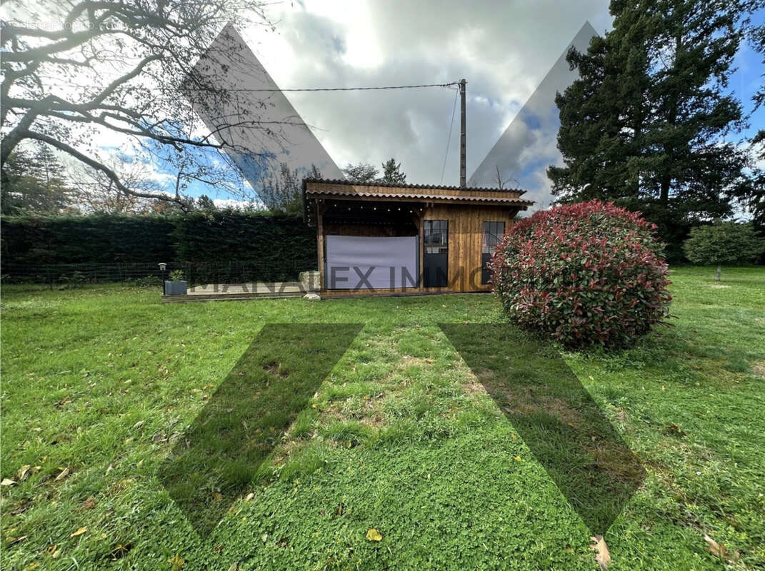 Maison à COMMELLE-VERNAY