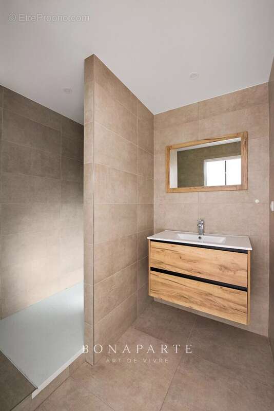Élégance & charme en plein cœur de ville – Appartement T2 rénové en 2024 - photo 6