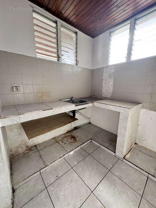 Maison (81,56 m²) divisée en deux appartements T2 - Schoelcher - photo 9